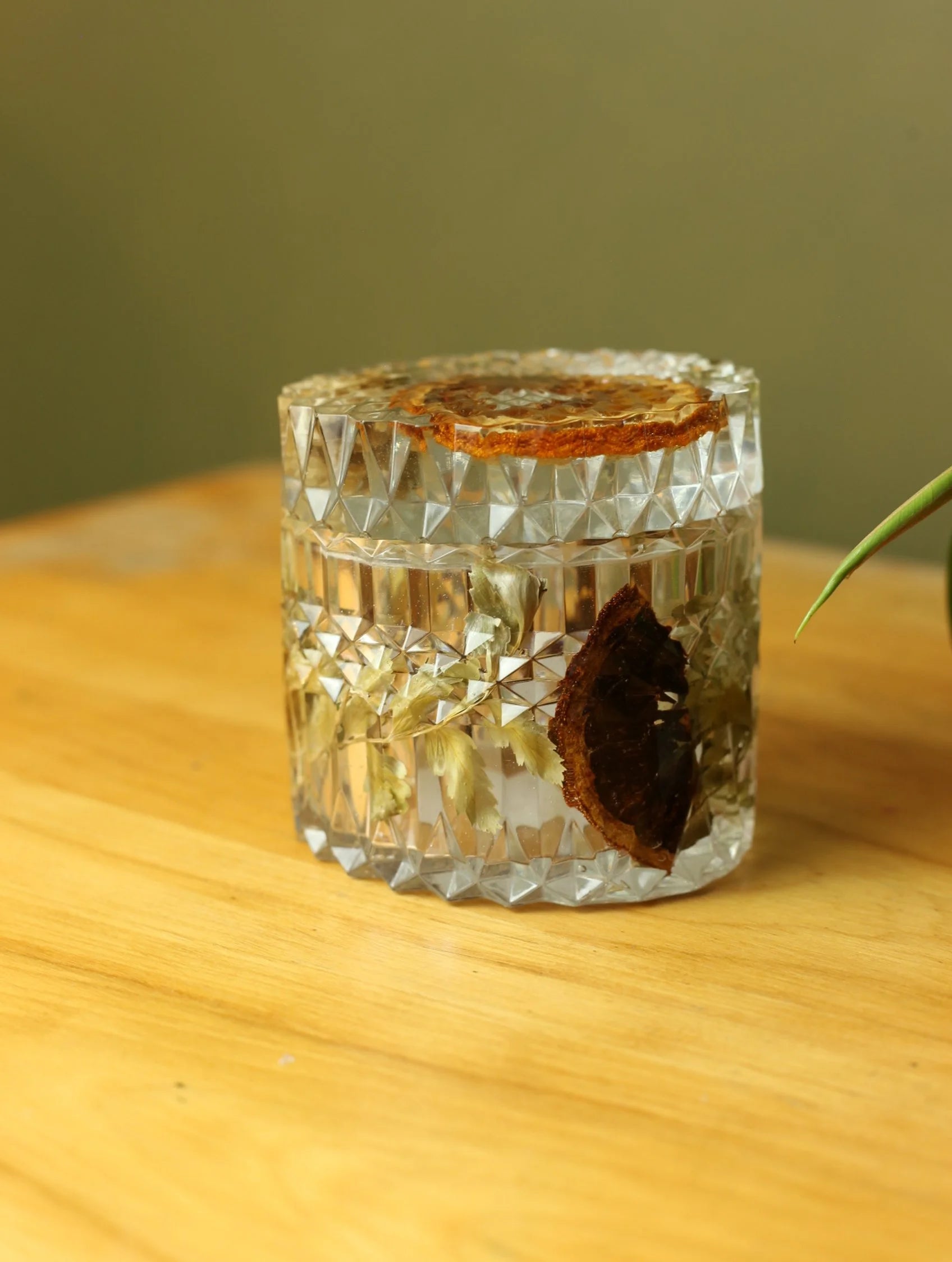 Antique Style Orange Slice Resin Jar