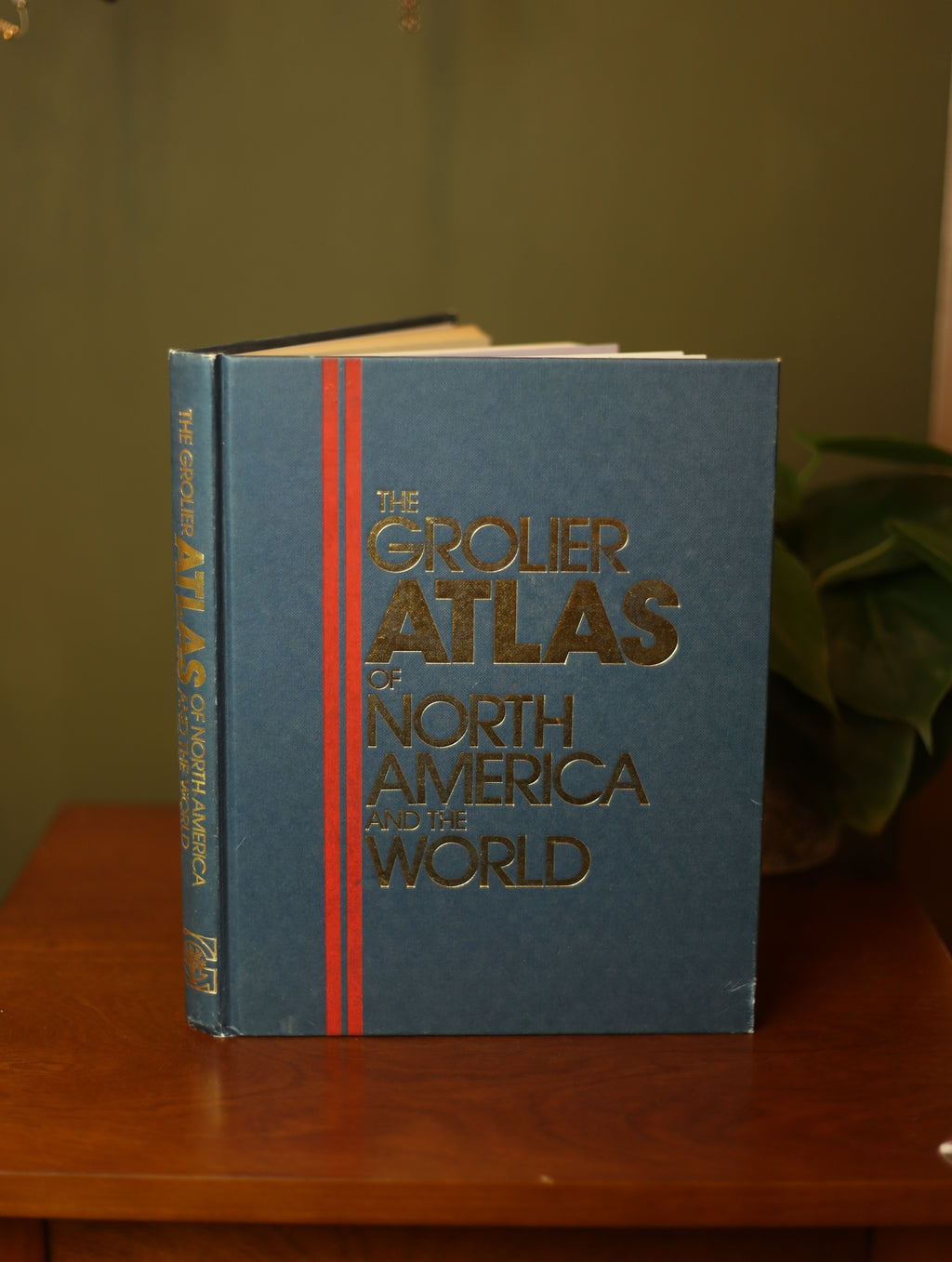 The Grolier Atlas of North America and The World 1986