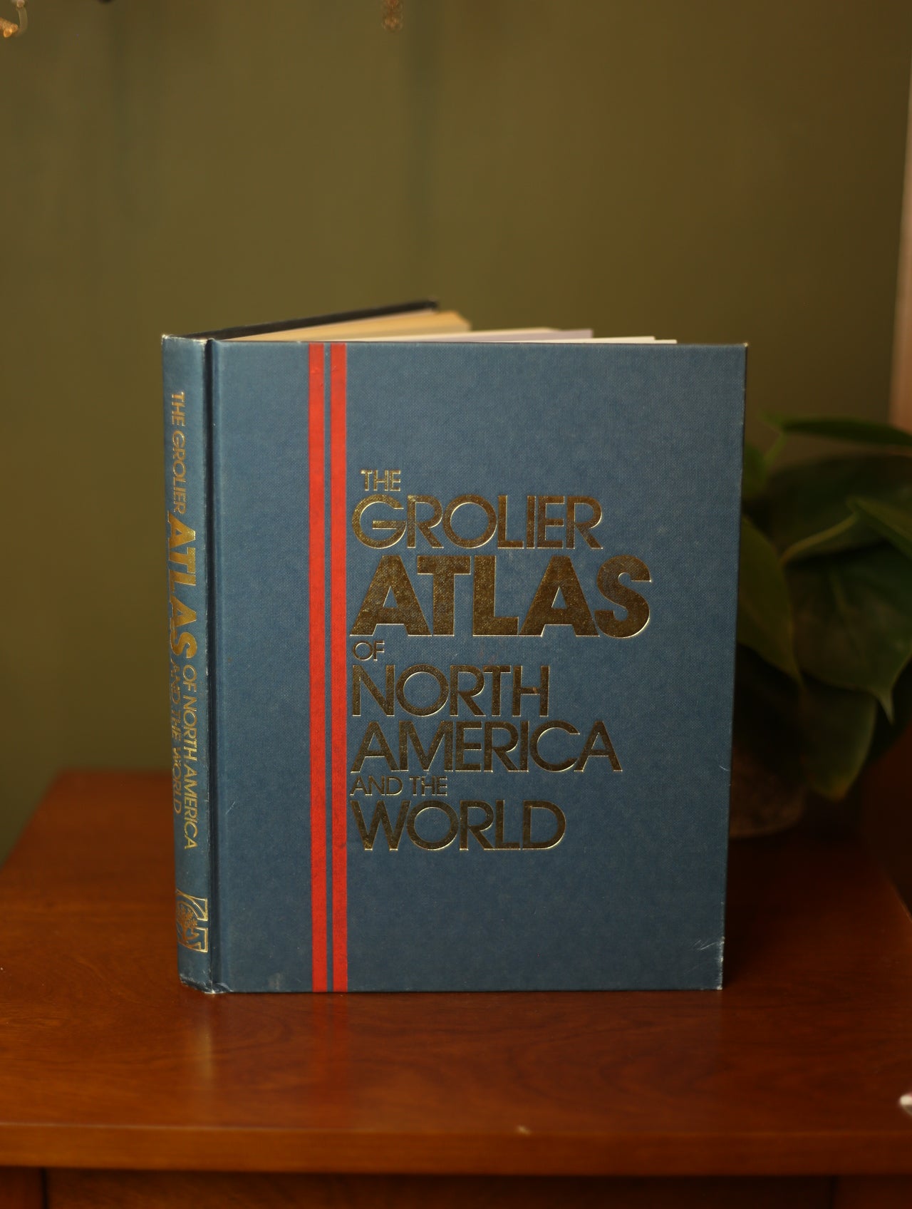 The Grolier Atlas of North America and The World 1986