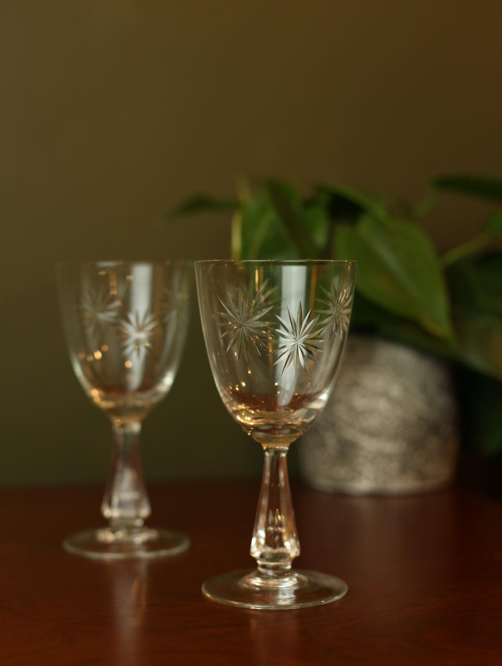 MCM Starbursts White Wine Crystal Glasses