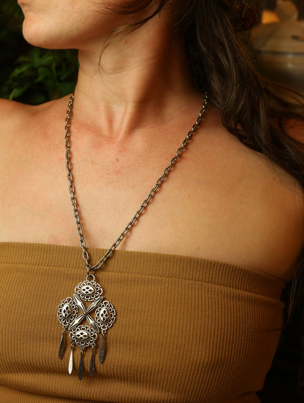 Mid Century Silver Tone Pendant Necklace