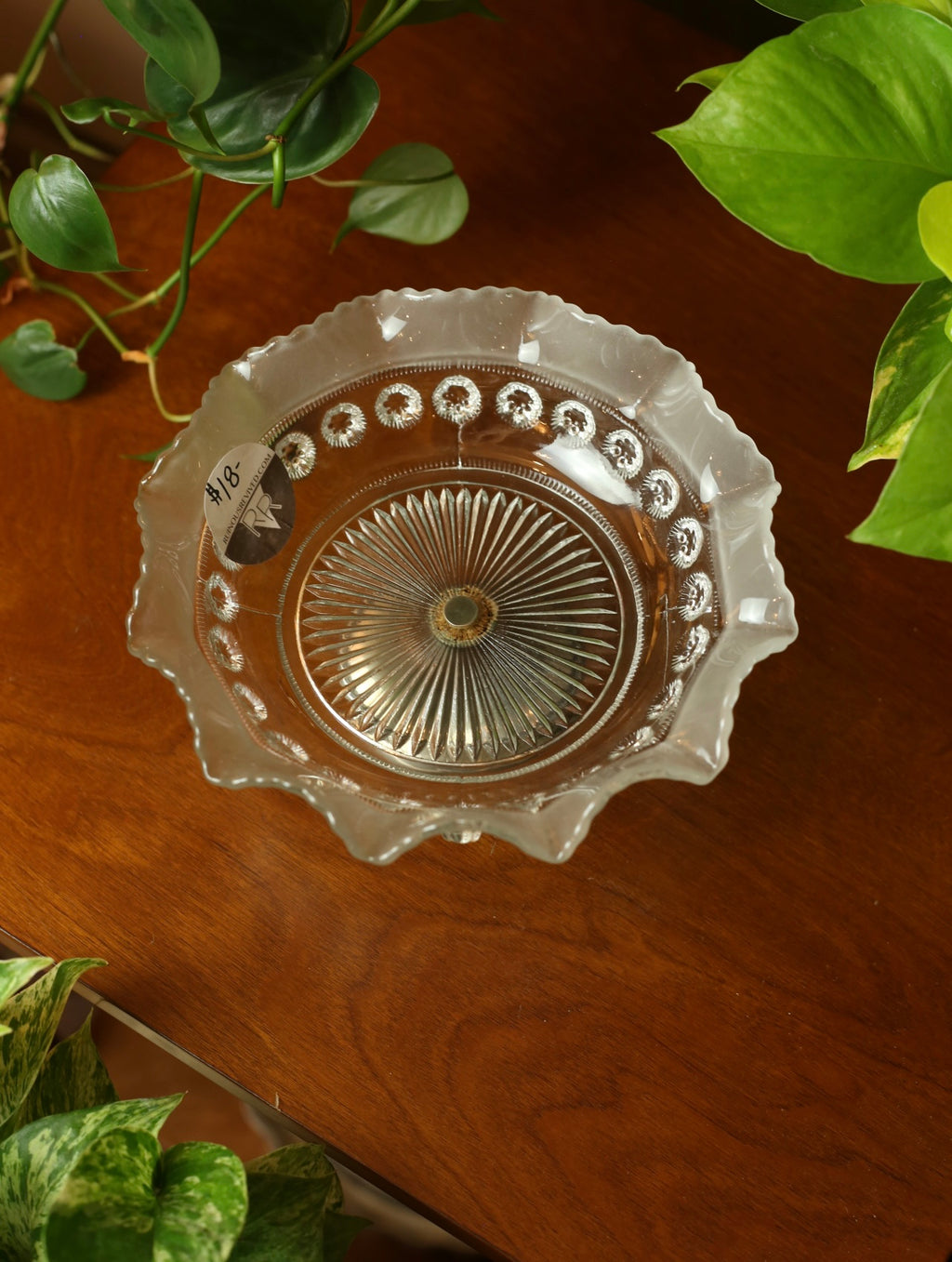 Ruffled edge candy dish with silver base