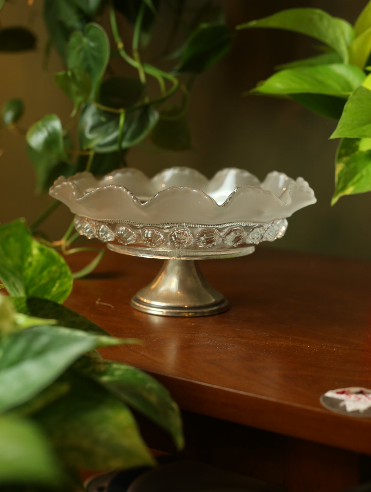 Ruffled edge candy dish with silver base