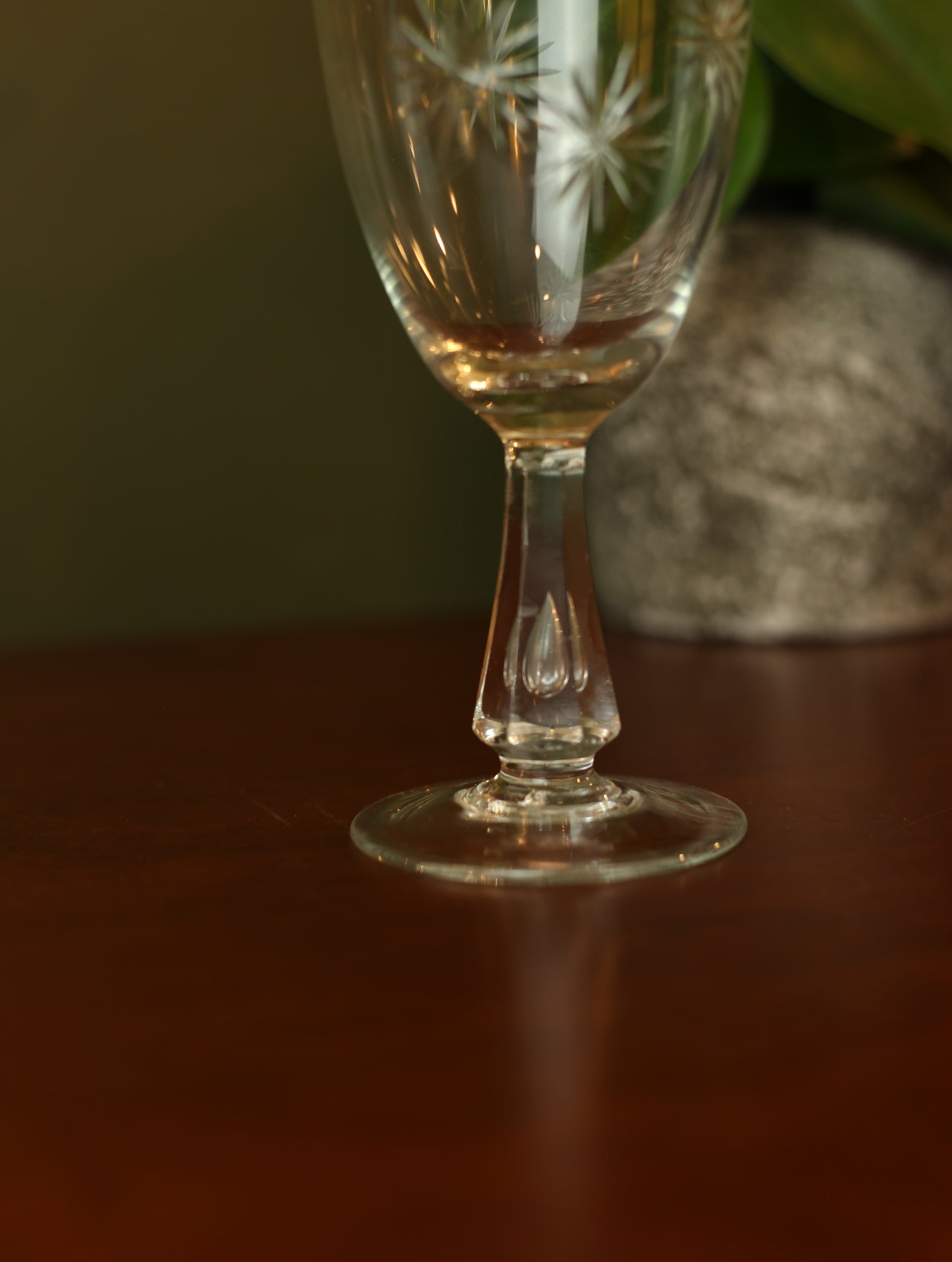 MCM Starbursts White Wine Crystal Glasses