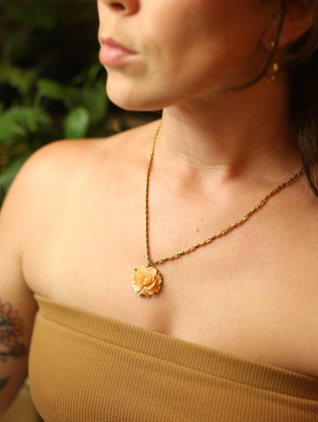 Dust Pink Rose Carve Gold Tone Necklace