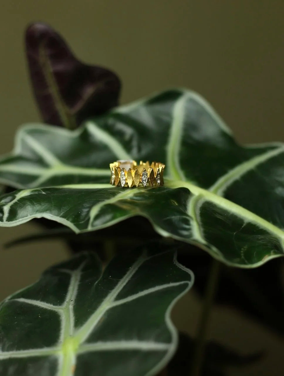 Crown Gold Tone & Rhinestone Ring - Size 7