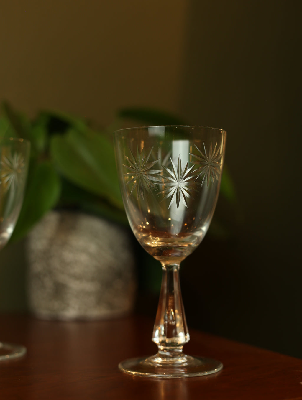 MCM Starbursts White Wine Crystal Glasses