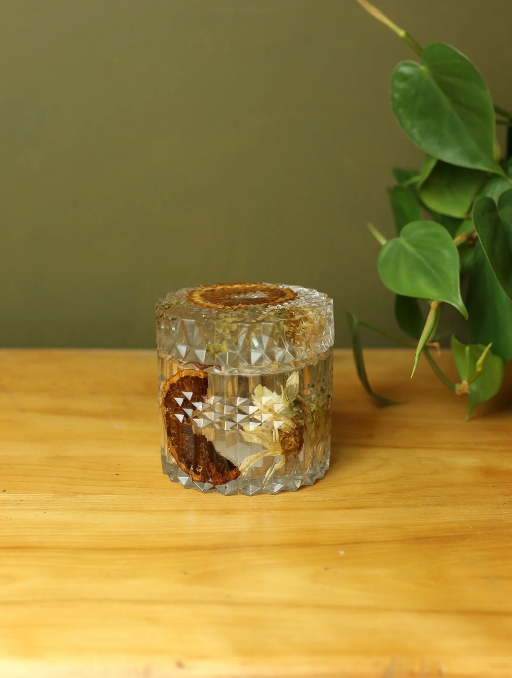 Antique Style Orange Slice Resin Jar