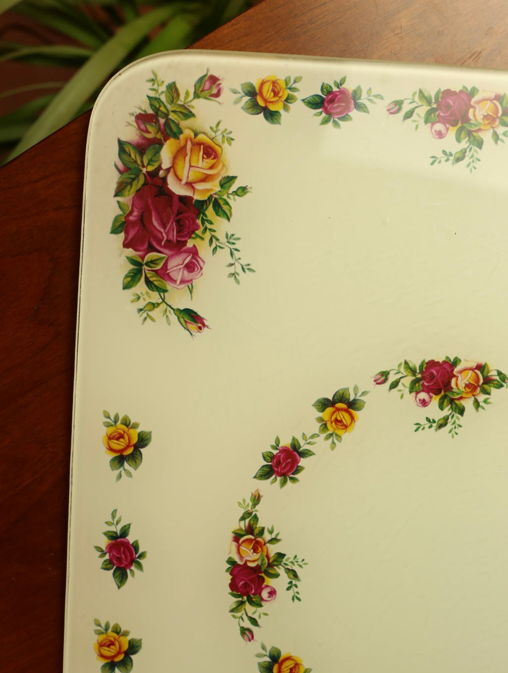 Rose glass cutting board