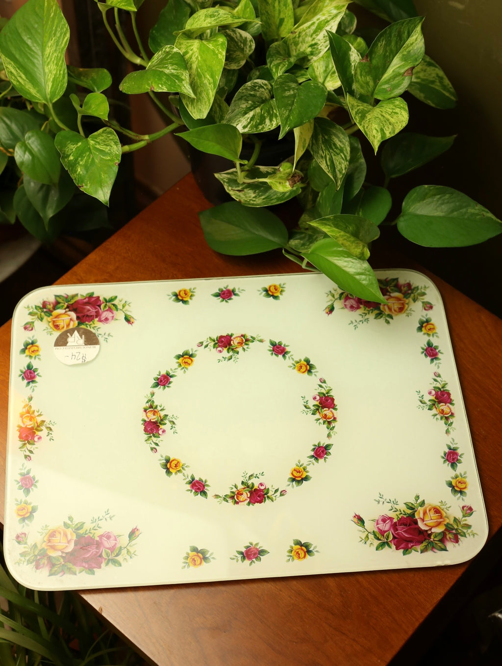 Rose glass cutting board
