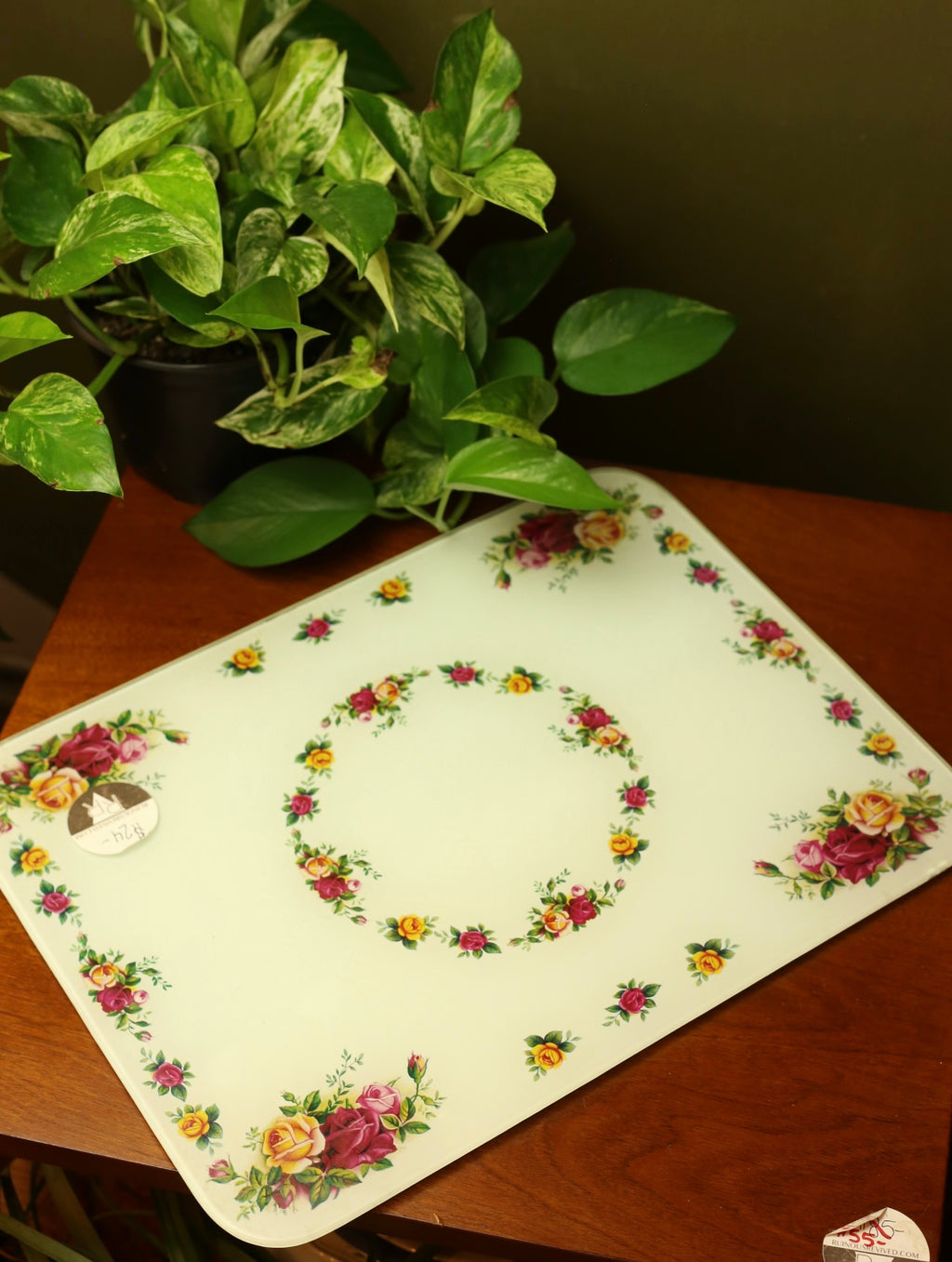 Rose glass cutting board