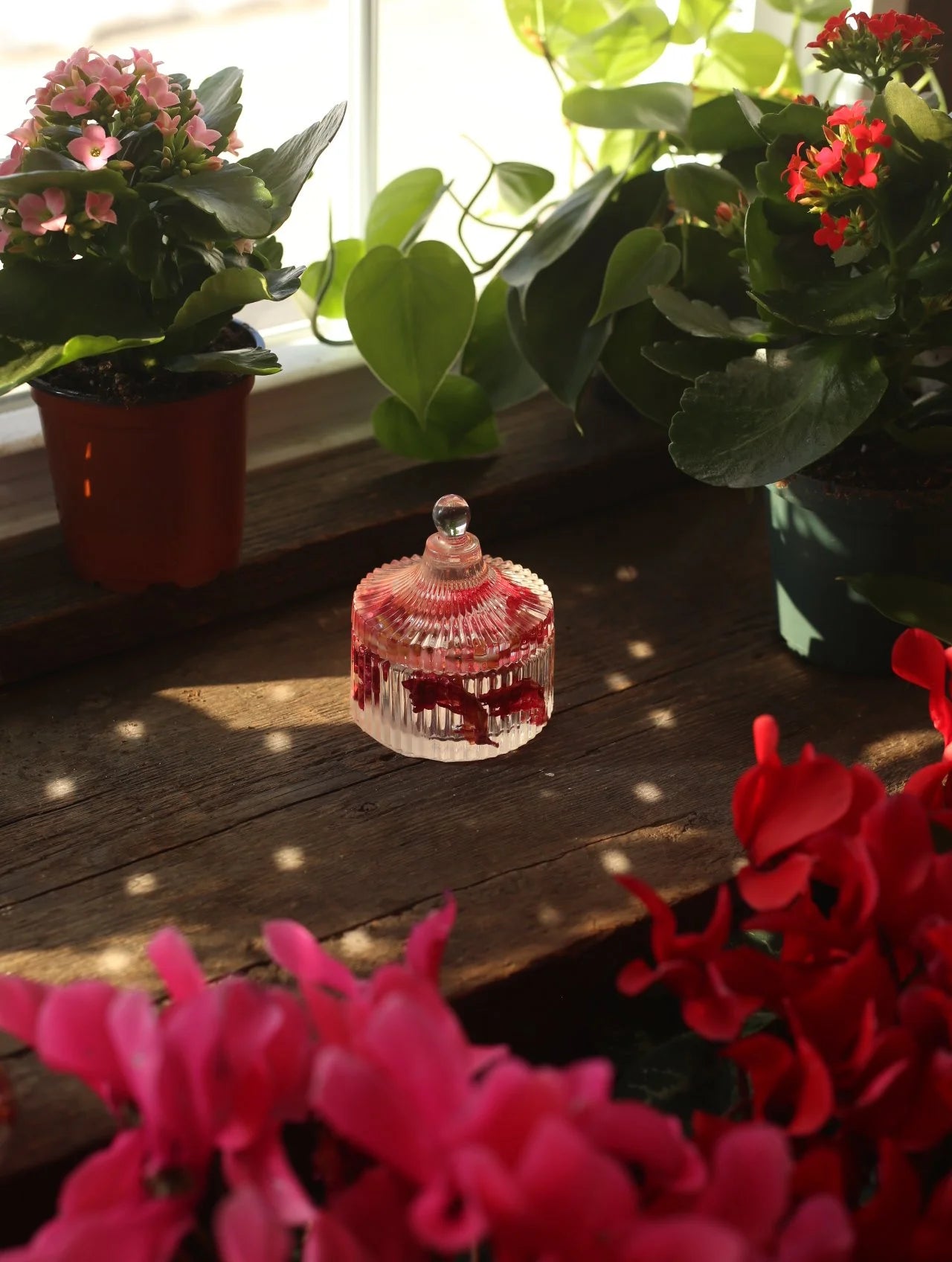 Red Flower striped resin jar