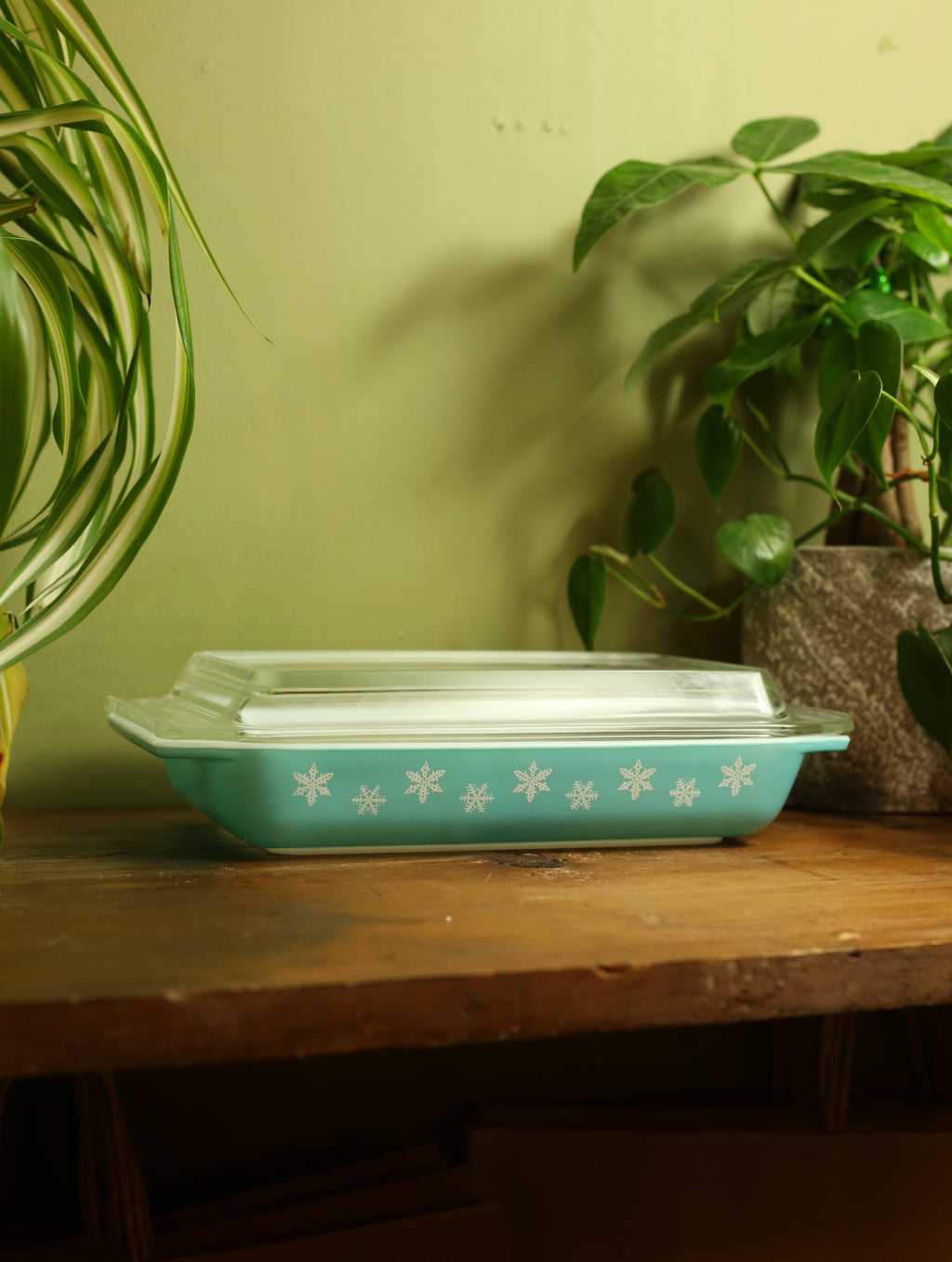 1960s Snowflake Pyrex Casserole Dish