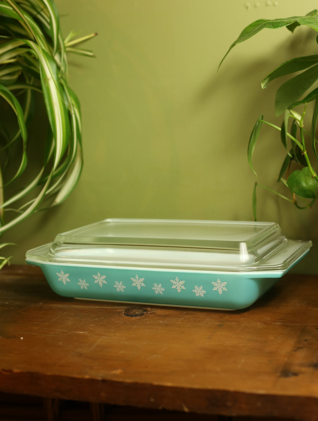 1960s Snowflake Pyrex Casserole Dish