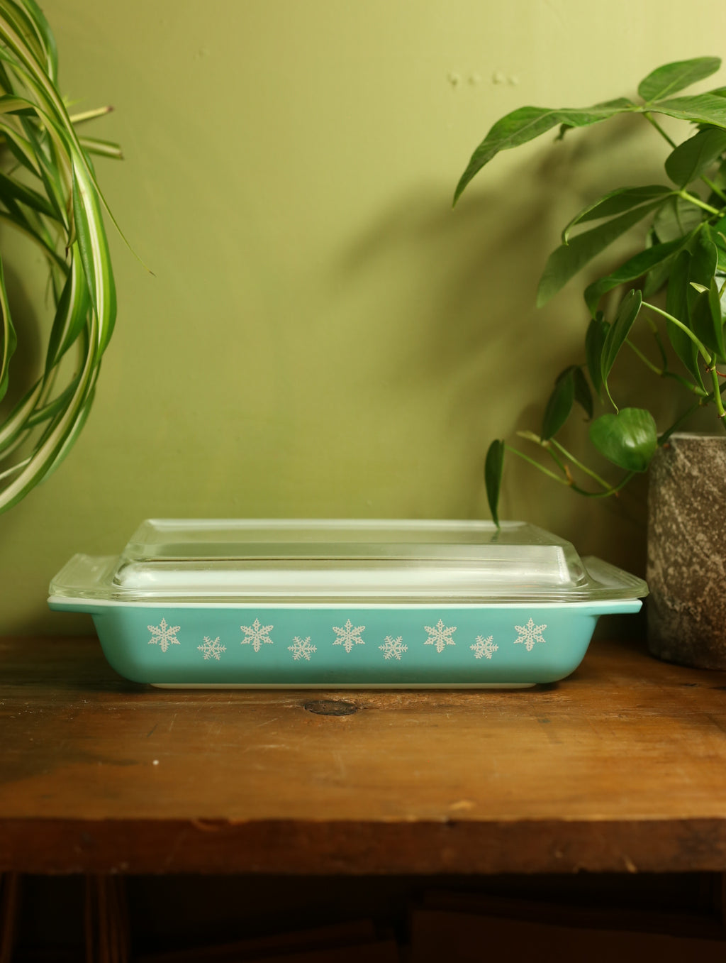 1960s Snowflake Pyrex Casserole Dish