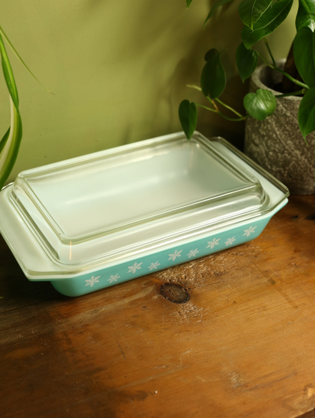 1960s Snowflake Pyrex Casserole Dish