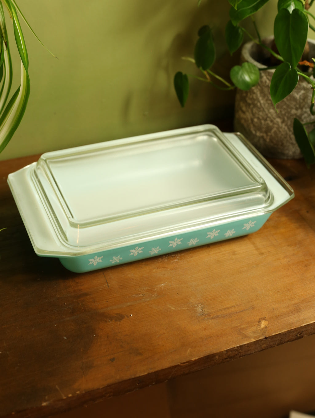 1960s Snowflake Pyrex Casserole Dish